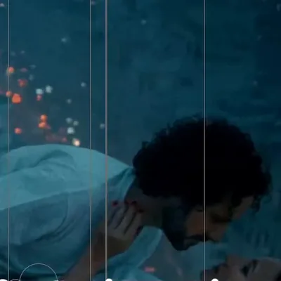 Pareja abrazada entre luces, del showreel de iavai